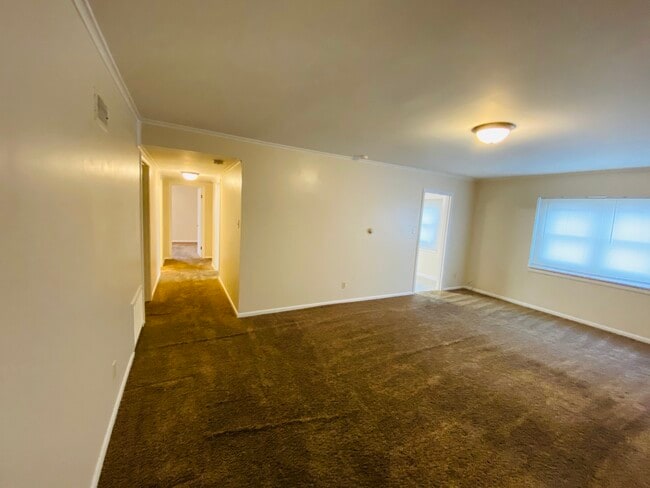 Front Entrance view into living area and hallway - 330 Rice St