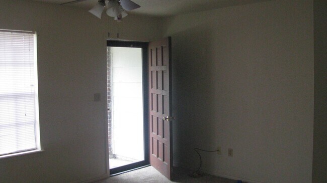 Building Photo - 18517 E Admiral Blvd