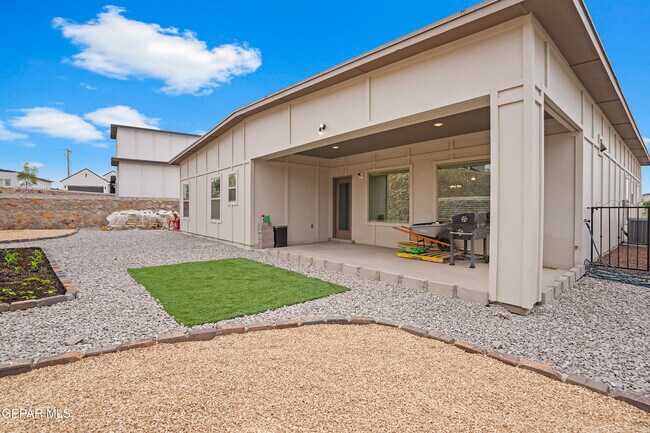 Foto del edificio - 12405 Northumberg Dr