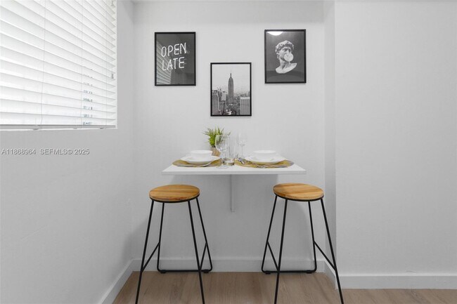 Foto del edificio - 515 NE 82nd St