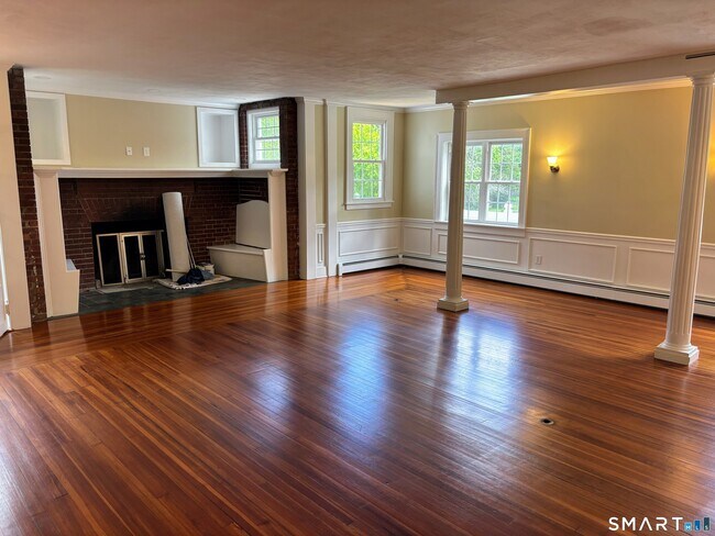 Foto del edificio - 158 Cow Hill Rd