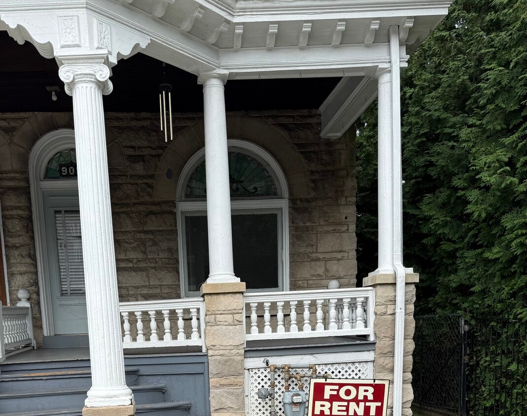 First floor apartment - 909 N 5th St