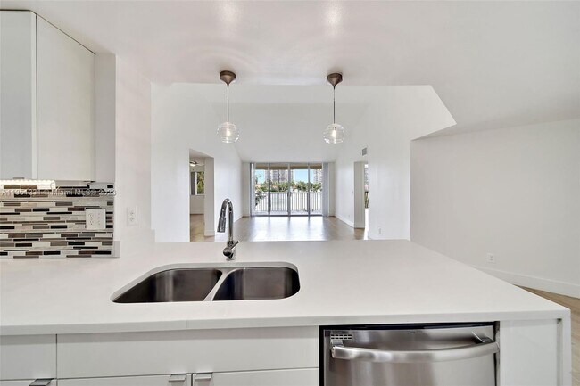 Foto del edificio - 3605 NE 207th St