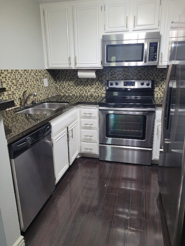 Foto del edificio - 22100 Burbank Blvd