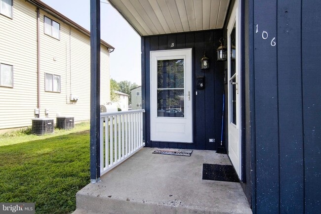 Building Photo - 106 Haines Ave