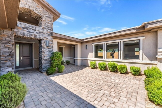 Building Photo - 8477 Wolf Mountain Ct