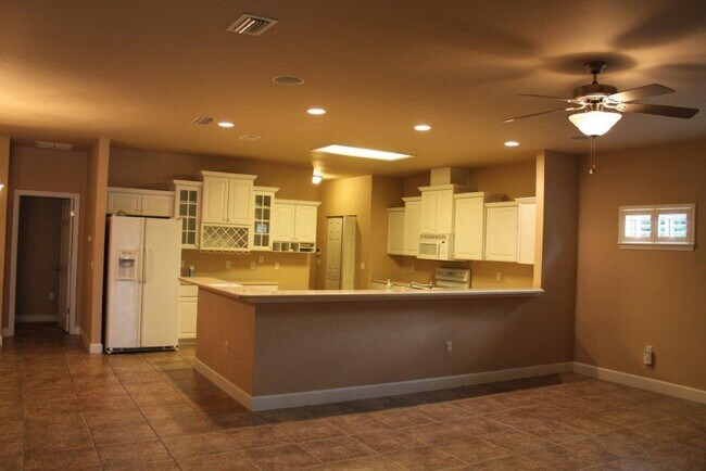 Building Photo - Beautiful Home in Longleaf!