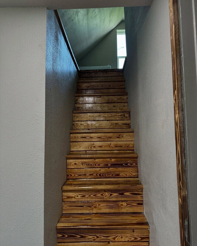 Building Photo - Adorable Home - Cassville