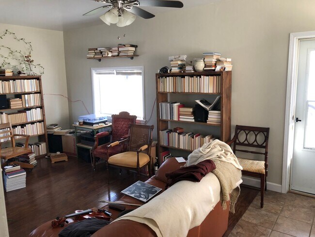Building Photo - Stand-Alone 1 Bedroom Available August 202...