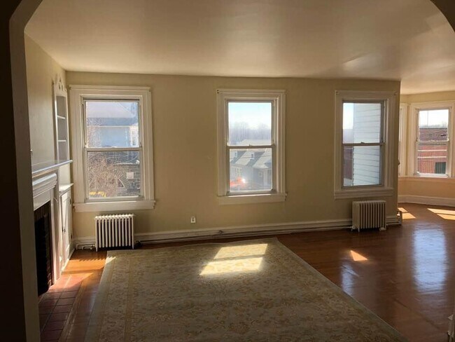 Building Photo - 431 Radcliffe St
