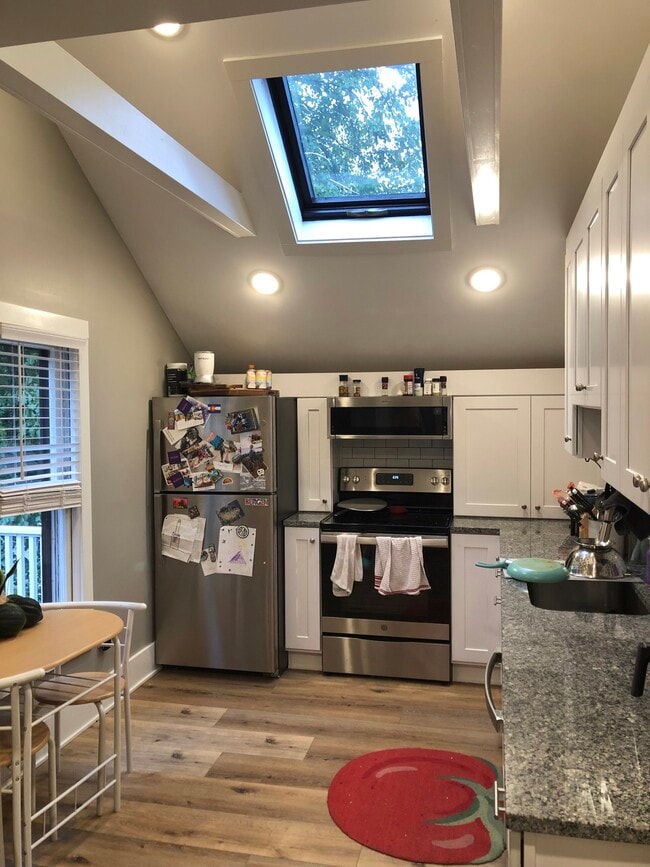 Foto del edificio - 552 Union St SE