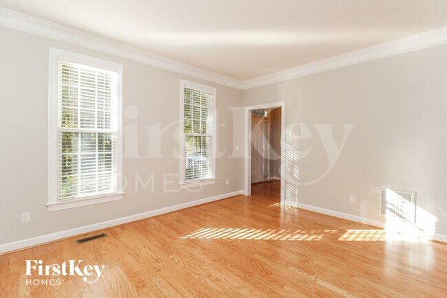 Foto del edificio - 3892 Waterview Rd