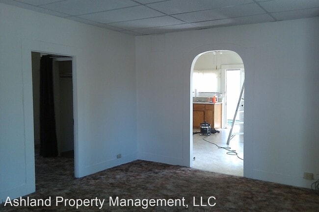 Building Photo - 1 br, 1 bath House - 412 Oak St