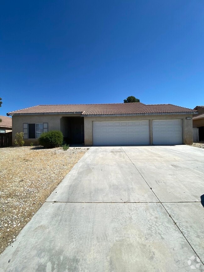 Building Photo - 11215 Westbrook Dr