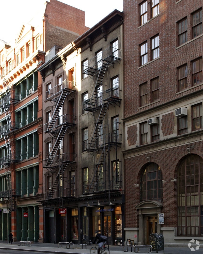 Building Photo - 523 Broadway