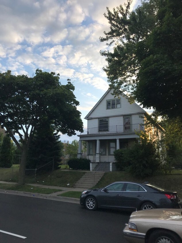 Front - 3449 N 8th St