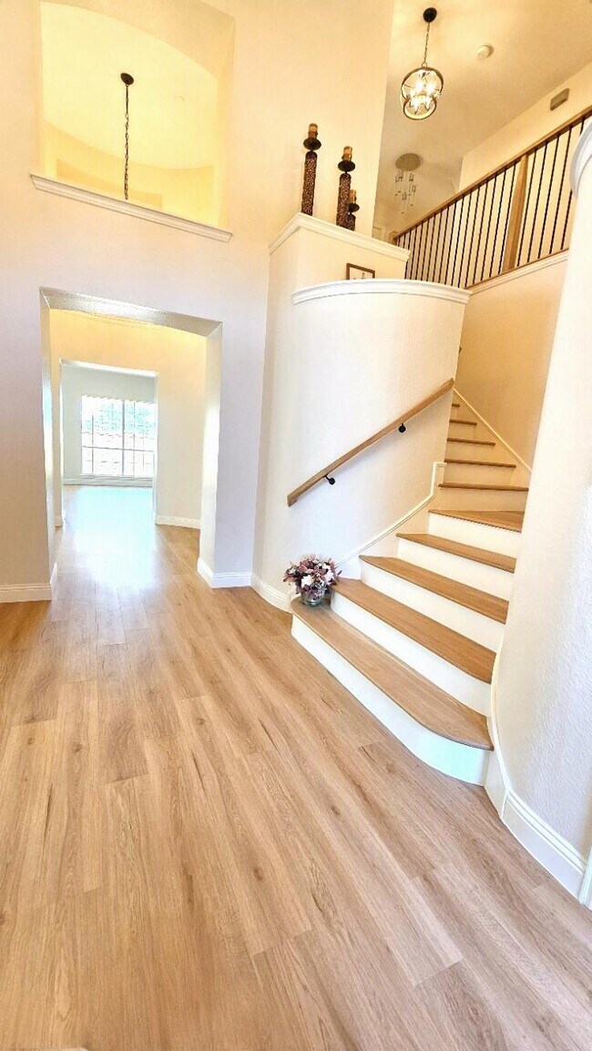 Building Photo - 421 Long Cove Ct