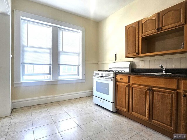 Foto del edificio - 32-34-34 Ridge Rd