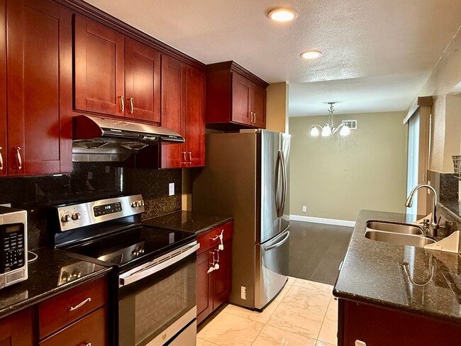 Foto del edificio - Remodeled 5 Bedroom 3 Bath Home in Desirable West San Jose Neighborhood
