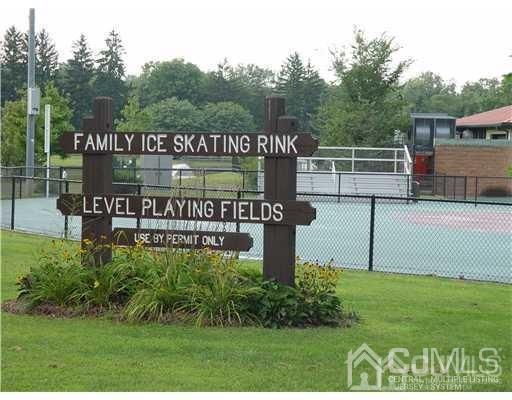 Foto del edificio - 187 Evergreen Rd