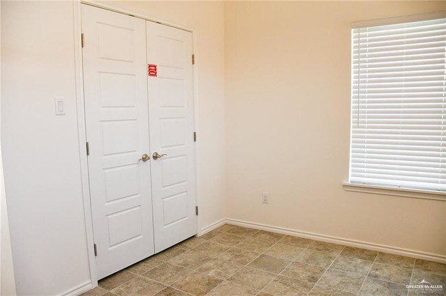 Building Photo - 2606 W Eisenhower Ave