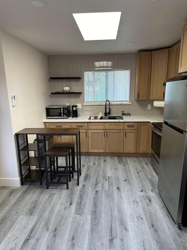 Kitchen - 2893 S White Rd