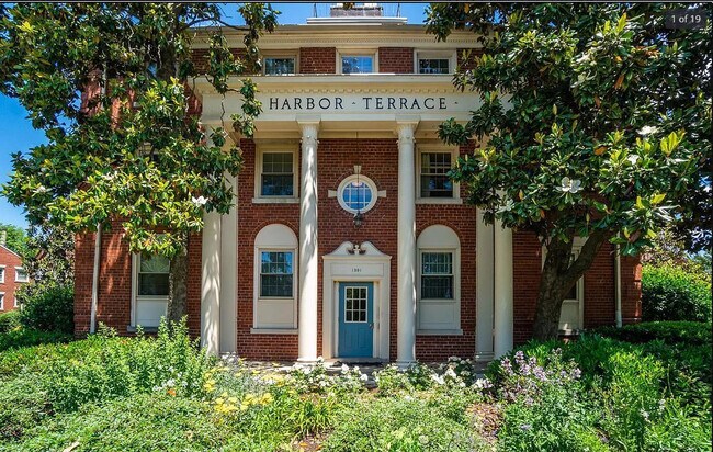 Photo - 1301 E Abingdon Dr Apartment