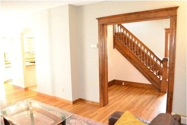 Building Photo - Amazing 5 Bedroom Single Home in SE!!