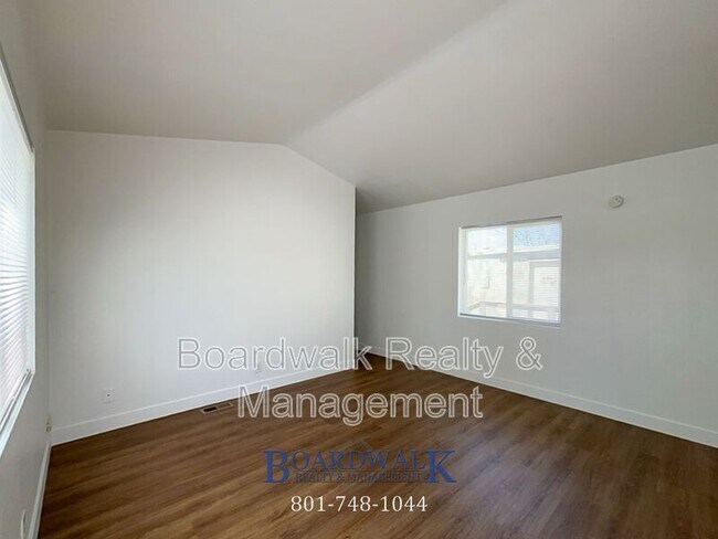 Foto del edificio - 155 W State St