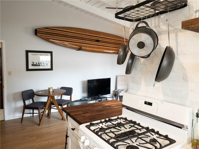 Foto del edificio - 11634 Gorham Ave