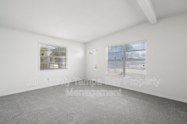 Building Photo - 1541 W La Salle St