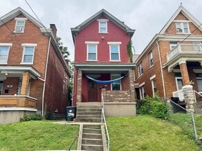 Building Photo - 2347 Stratford Ave