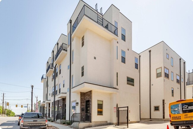 Photo - 1817 N Saint Marys St Townhome