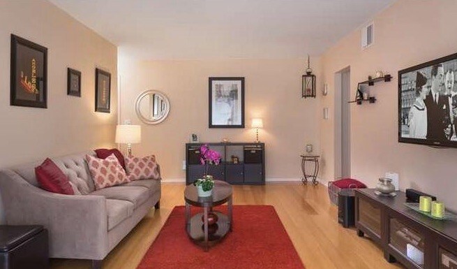 Primary Photo - 1730 Camino Palmero St