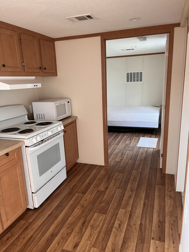 Dining & Kitchen - 52 Meadowview Ln