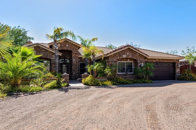 Foto del edificio - Retreat to a Private Oasis with Resort-Style Pool in an Old World Setting