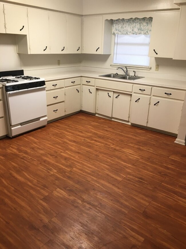 Photo - 2015-2017 W Lawson St Apartment