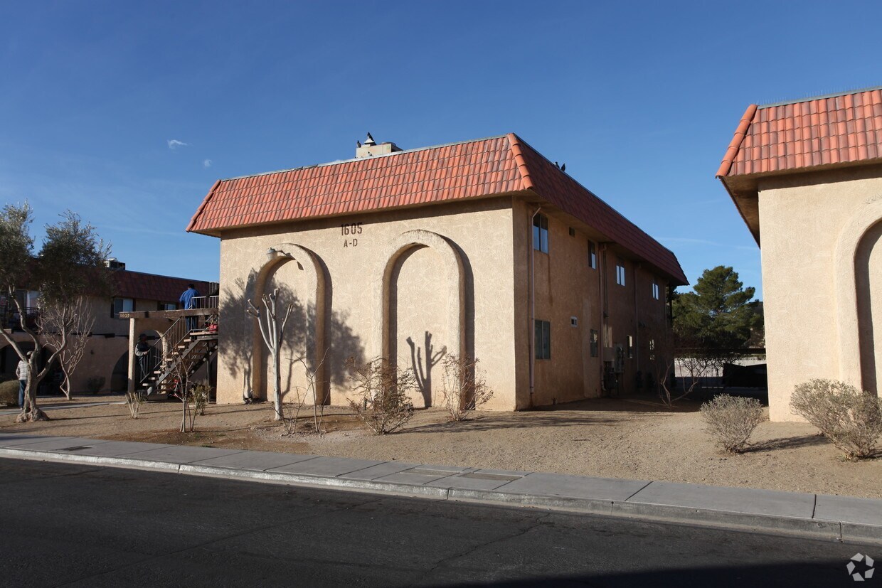 Building Photo - 1605 Cordoba Ln