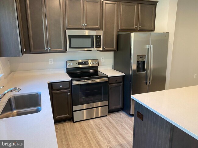 Foto del edificio - 649 McCormick Farm Dr, Glen Allen, VA 23060