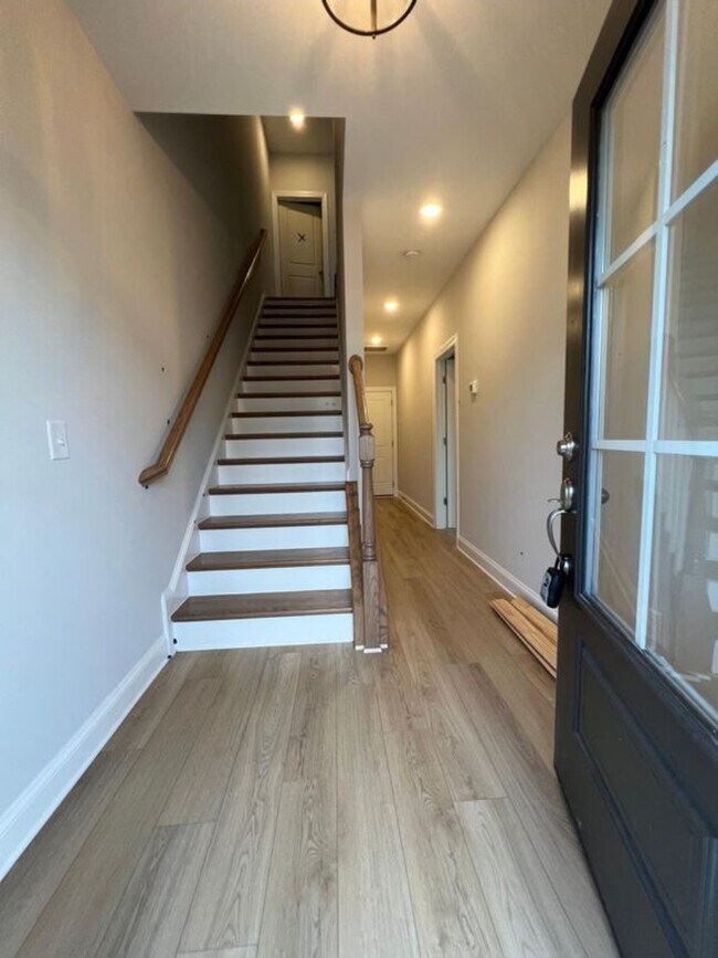Building Photo - 442 Clementine Dr