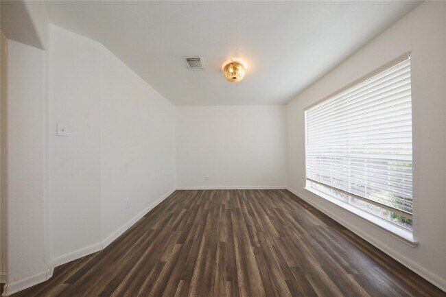 Foto del edificio - 3802 Harris Mill Dr