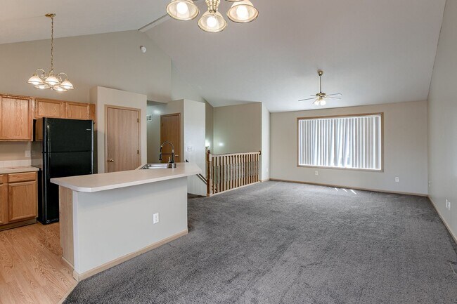 Building Photo - Nice Home in Excellent Family Neighborhood...
