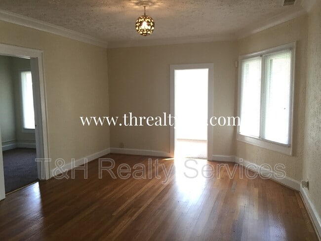 Building Photo - 3504 E Fall Creek Parkway North Dr