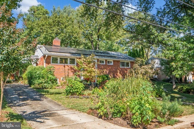 Building Photo - 5929 Avon Dr