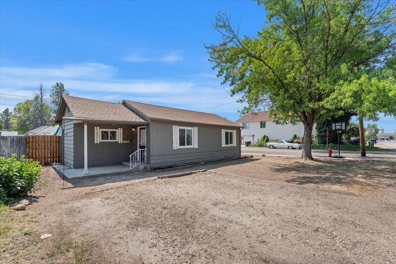 Primary Photo - 203 E Ada St