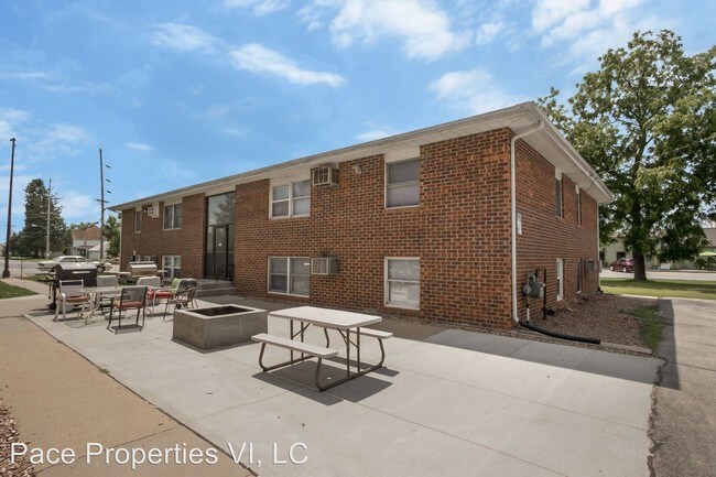 Building Photo - 2 br, 1 bath Apartment - 204/208 Main St