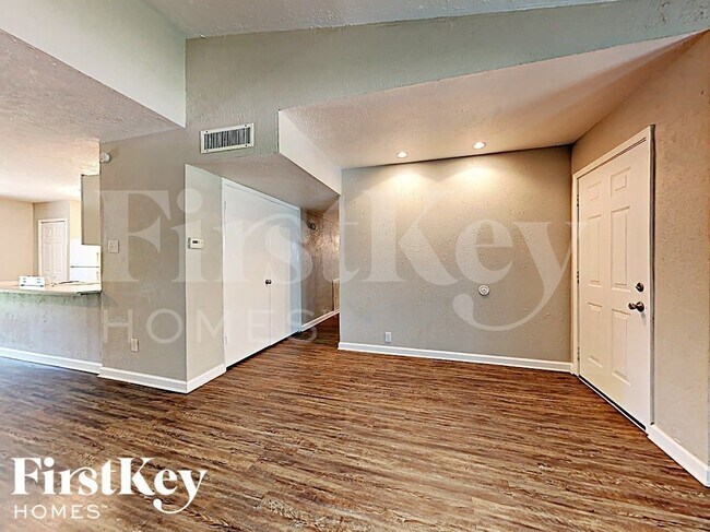 Foto del edificio - 6914 Pickett Dr