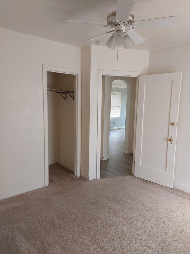 Foto del edificio - Home For Rent- 2115 9th Ave