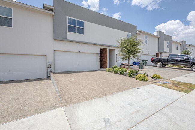Building Photo - 9912 Kaspar Dr