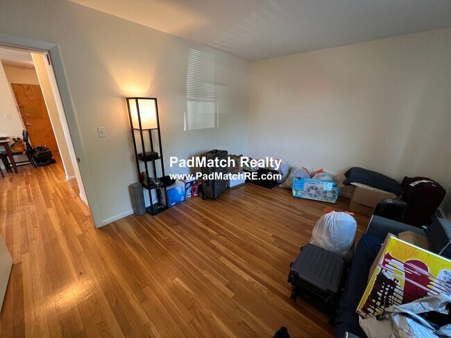 Foto del edificio - 1950 Beacon St